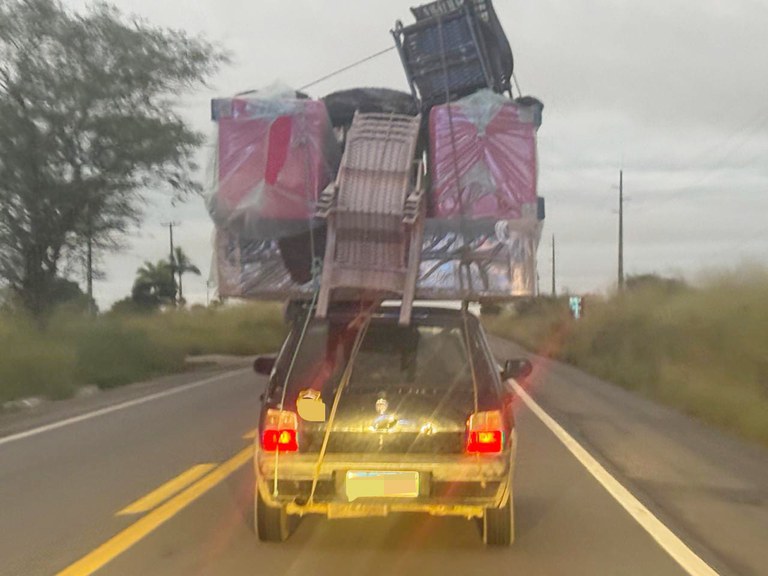 Carro retido pela PRF em Agrestina