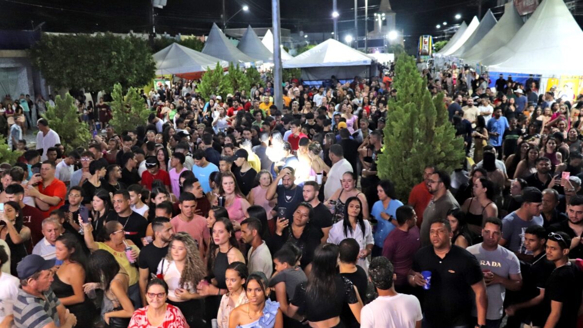 Chuva não interrompe o encerramento da Festa de Janeiro de Iguaracy