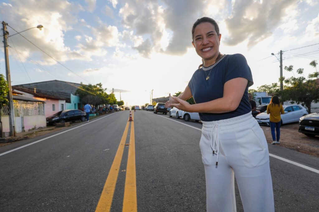 Governadora entrega rodovia em Sertânia