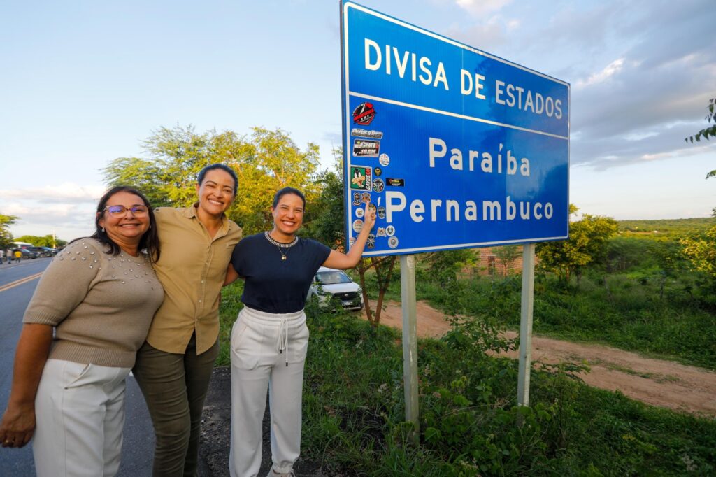 Governadora entrega rodovia em Sertânia