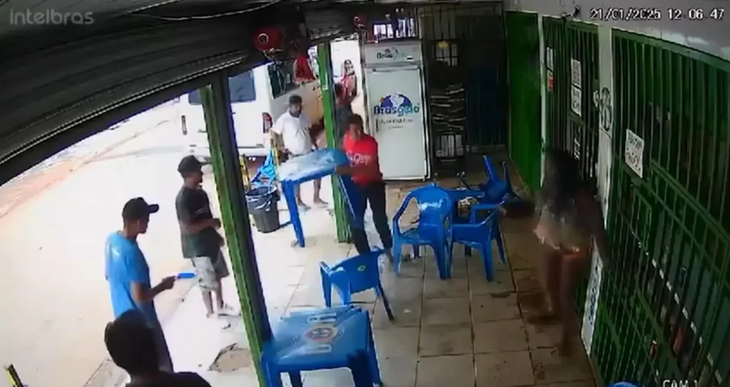 Homem Agrediu Esposa com Mesa