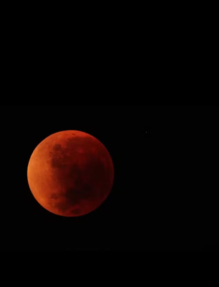 Primeiro eclipse lunar de 2025