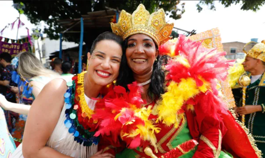 Raquel Lyra prestigia o carnaval