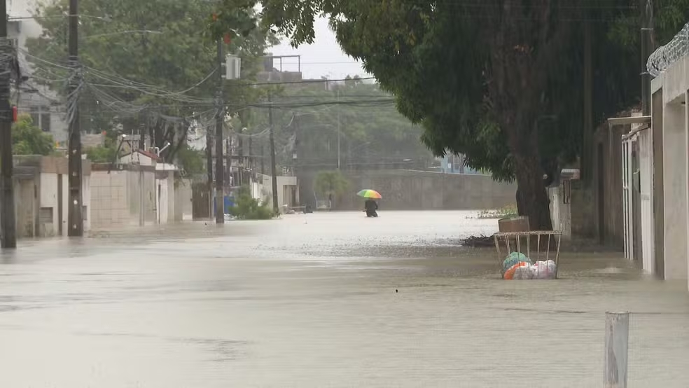 Apac emite novo alerta de chuvas intensas e coloca Grande Recife em estado de atenção